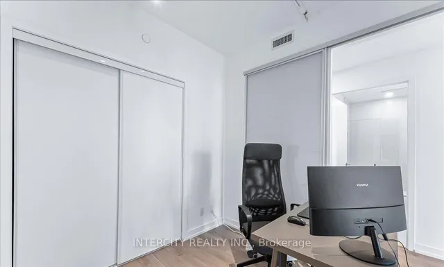 Additional image 23 of 33 Helendale Ave Unit 2407