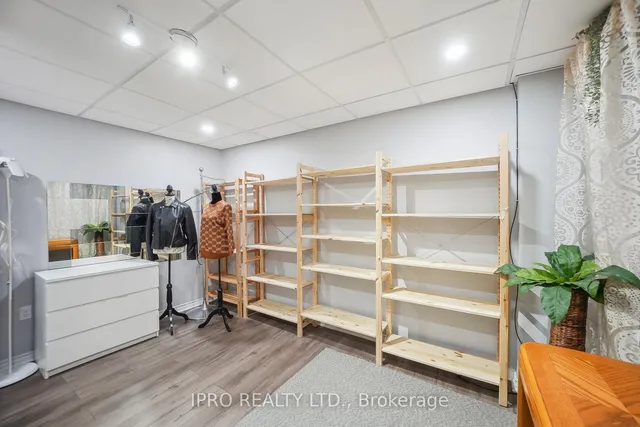 Additional image 33 of 49 Monza Dr