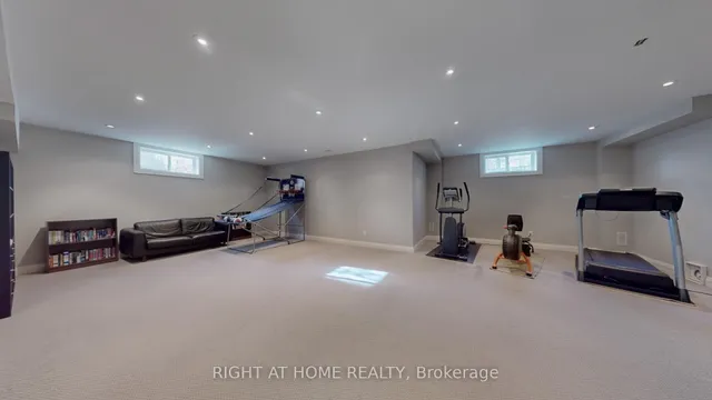 Additional image 27 of 84 Roberta Dr