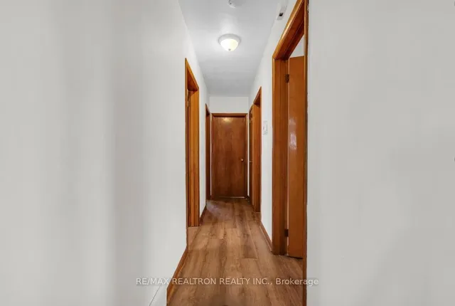 Additional image 17 of 51 Robroy Ave