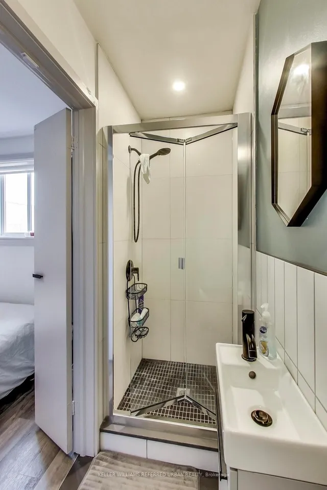 Additional image 29 of 205 Bathurst St