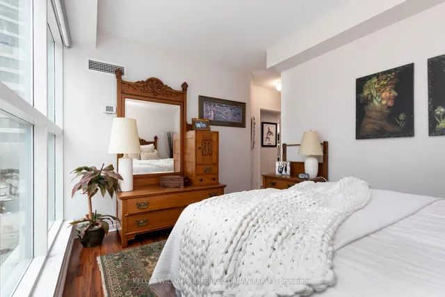 Additional image 18 of 77 Harbour Sq Unit 302