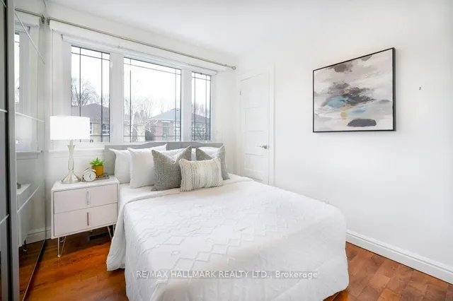 Additional image 22 of 572 Roehampton Ave