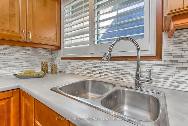 Additional image 21 of 425 CANTERBURY Cres