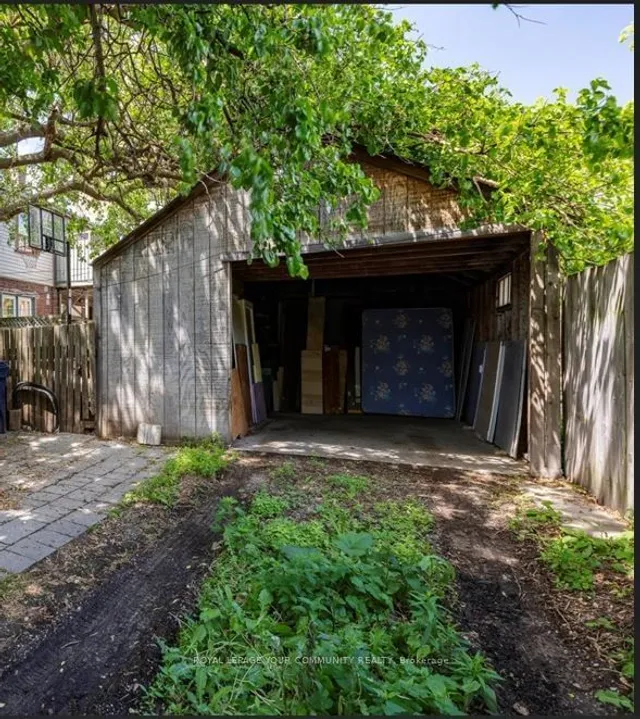 Additional image 30 of 917 Broadview Ave