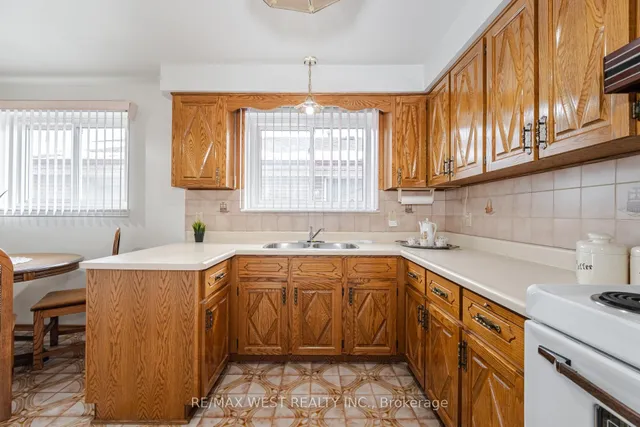 Additional image 16 of 79 Husband Dr