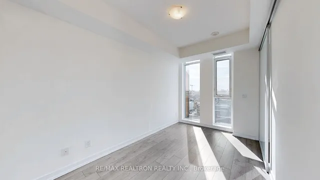 Additional image 16 of 297 College St Unit 815