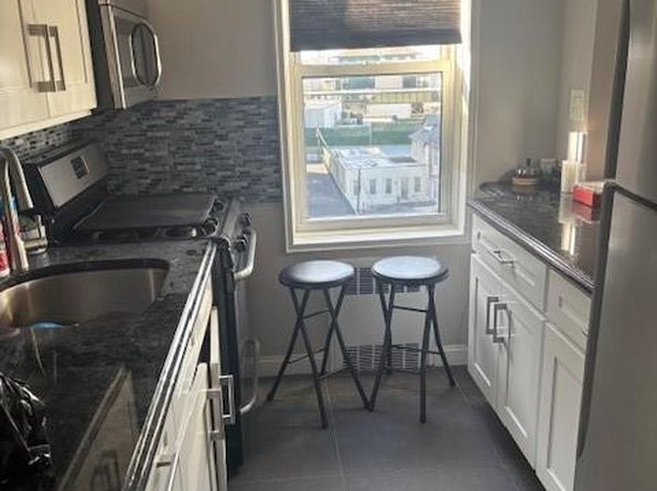 393 Avenue S #5H, Brooklyn, NY 11223