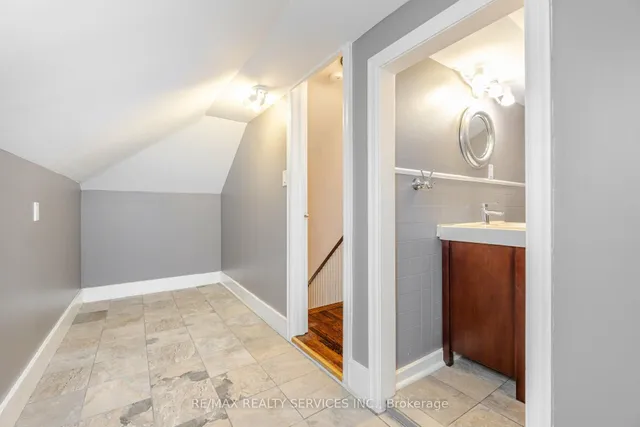 Additional image 35 of 18 Wellington St