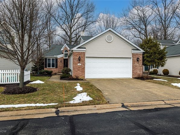 7230 W Baldwin Reserve Dr, Cleveland, OH 44130