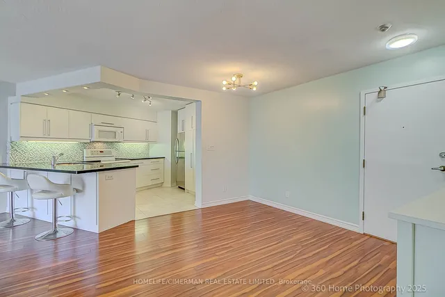 Additional image 15 of 20 Southport St Unit 413