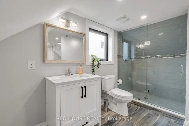 Additional image 34 of 10 Bayside Ave