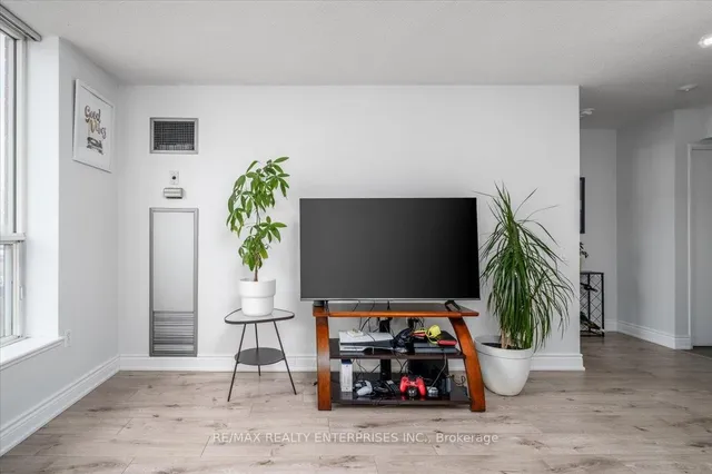 Additional image 13 of 21 Overlea Blvd Unit 506