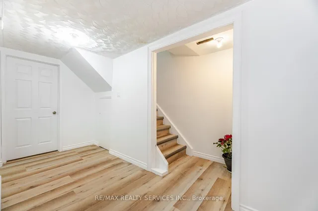 Additional image 19 of 6858 Darcel Ave