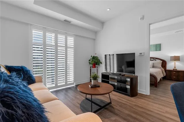 Additional image 6 of 16 MARKLE Cres Unit 213