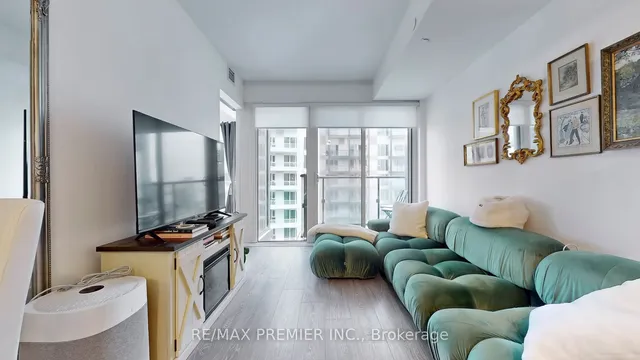 Additional image 4 of 19 Western Battery Rd Unit 3203