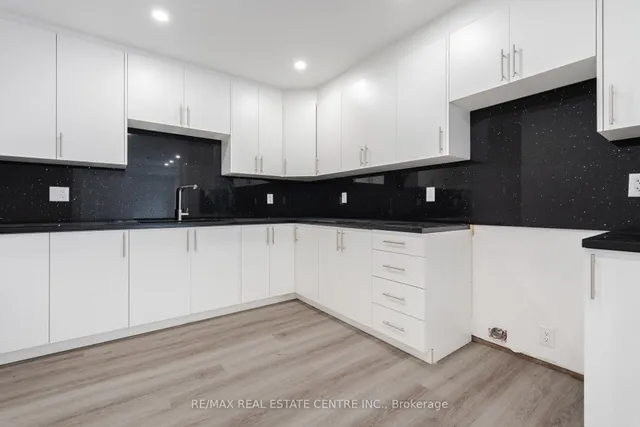 Additional image 39 of 404 Melrose St