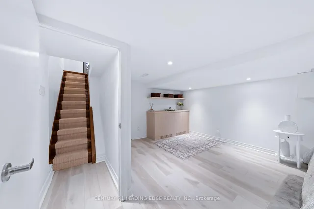 Additional image 33 of 32 Mortimer Ave