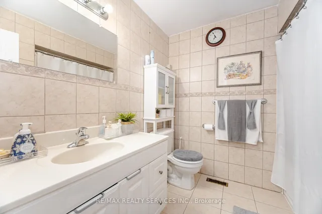 Additional image 18 of 6858 Darcel Ave