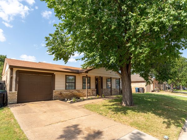 4141 Spindletree Ln, Fort Worth, TX 76137