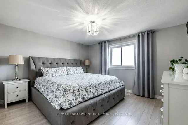 Additional image 2 of 27 Grayrocks Ave