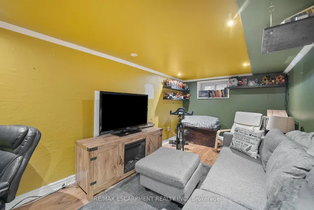 Additional image 32 of 124 Cameron Ave