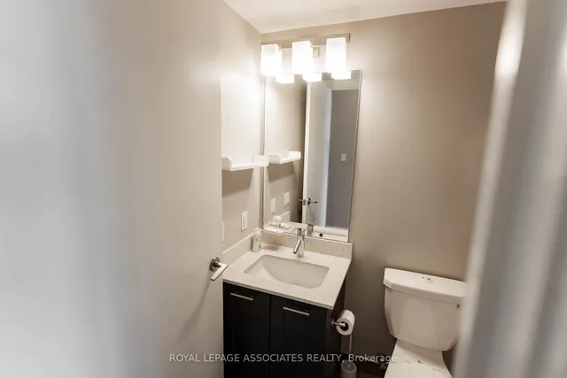 Additional image 18 of 169 Fort York Blvd Unit 920