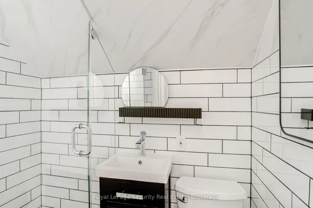 Additional image 31 of 204 Montrose Ave