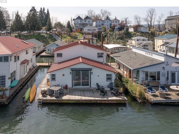 205 N Bridgeton Rd, Portland, OR 97217