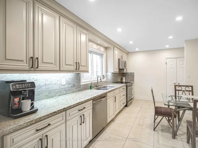 Additional image 5 of 46 Fontainbleau Dr