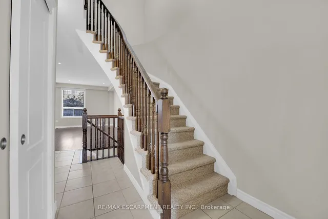 Additional image 20 of 12 Marina Point Cres