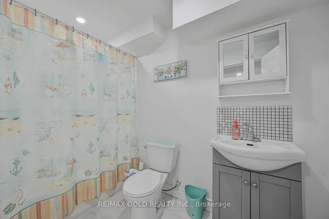 Additional image 29 of 82 Crown Victoria Dr