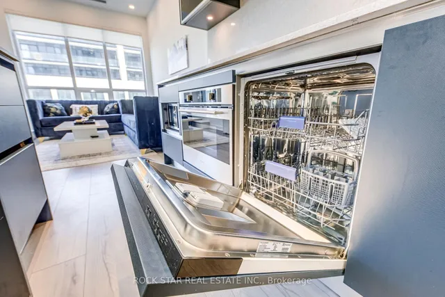 Additional image 13 of 405 Dundas St Unit 216