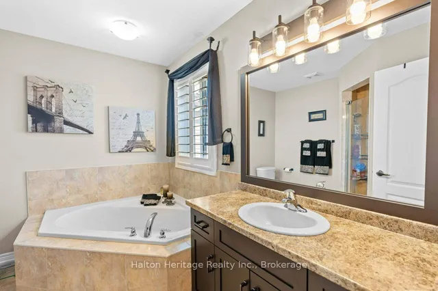 Additional image 33 of 72 Garinger Cres