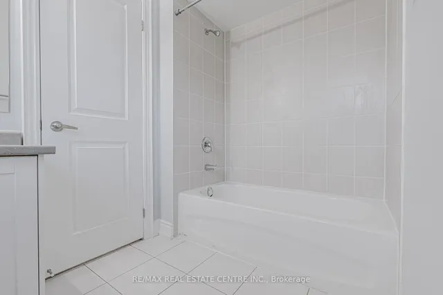 Additional image 33 of 78 Hollowgrove Blvd
