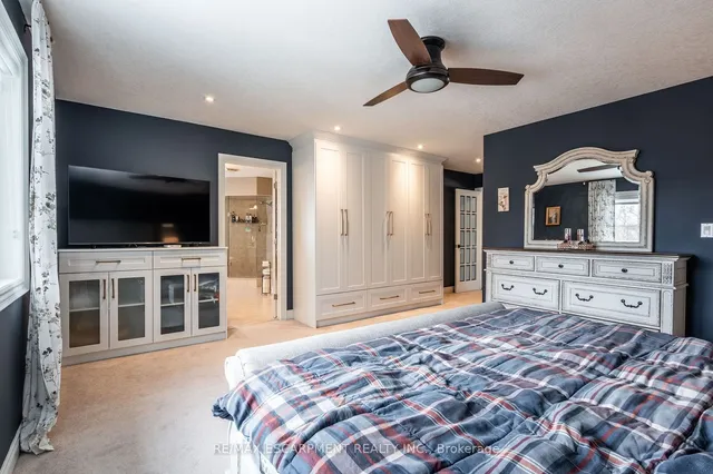 Additional image 29 of 80 Commando Crt