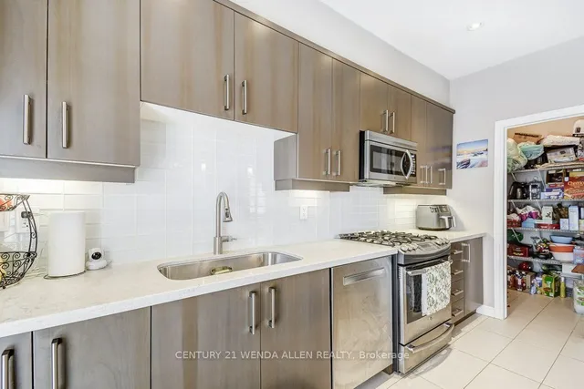 Additional image 17 of 215 Dundas St Unit 8