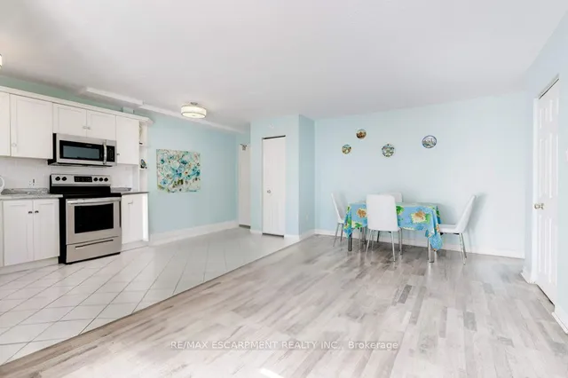 Additional image 8 of 2373 King St Unit 17