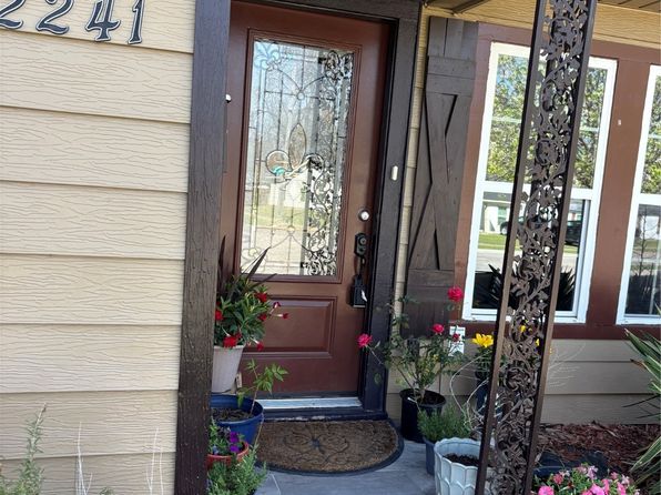 2241 Riviera Dr, Dallas, TX 75211