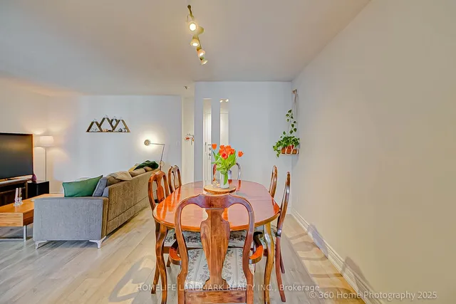 Additional image 2 of 633 Bay St Unit 1703