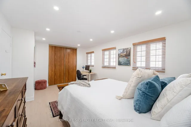 Additional image 20 of 80 Royal Palm Dr