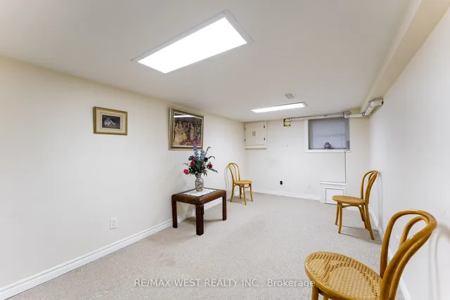 Additional image 32 of 275 Claremont Ave