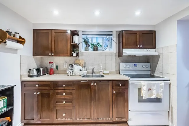 Additional image 32 of 41 Rusholme Dr