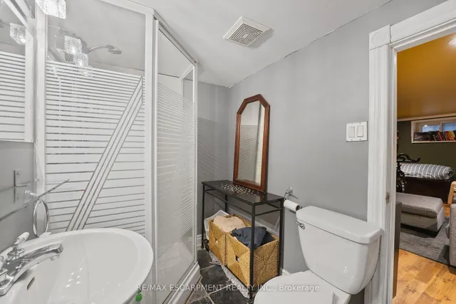 Additional image 31 of 124 Cameron Ave