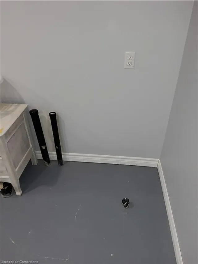 Additional image 9 of 18 Rideau Cres