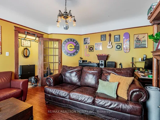 Additional image 25 of 867 Bathurst St