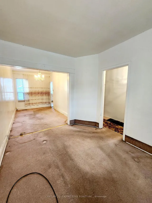 Additional image 43 of 635 Coxwell Ave