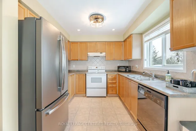 Additional image 12 of 70 Rivermere Crt