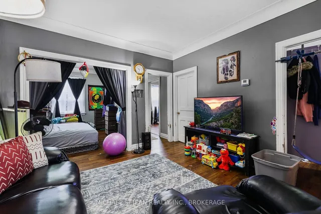 Additional image 10 of 42 Ellis Ave