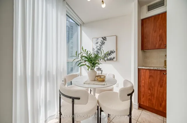 Additional image 15 of 30 Grand Trunk Cres Unit 1211